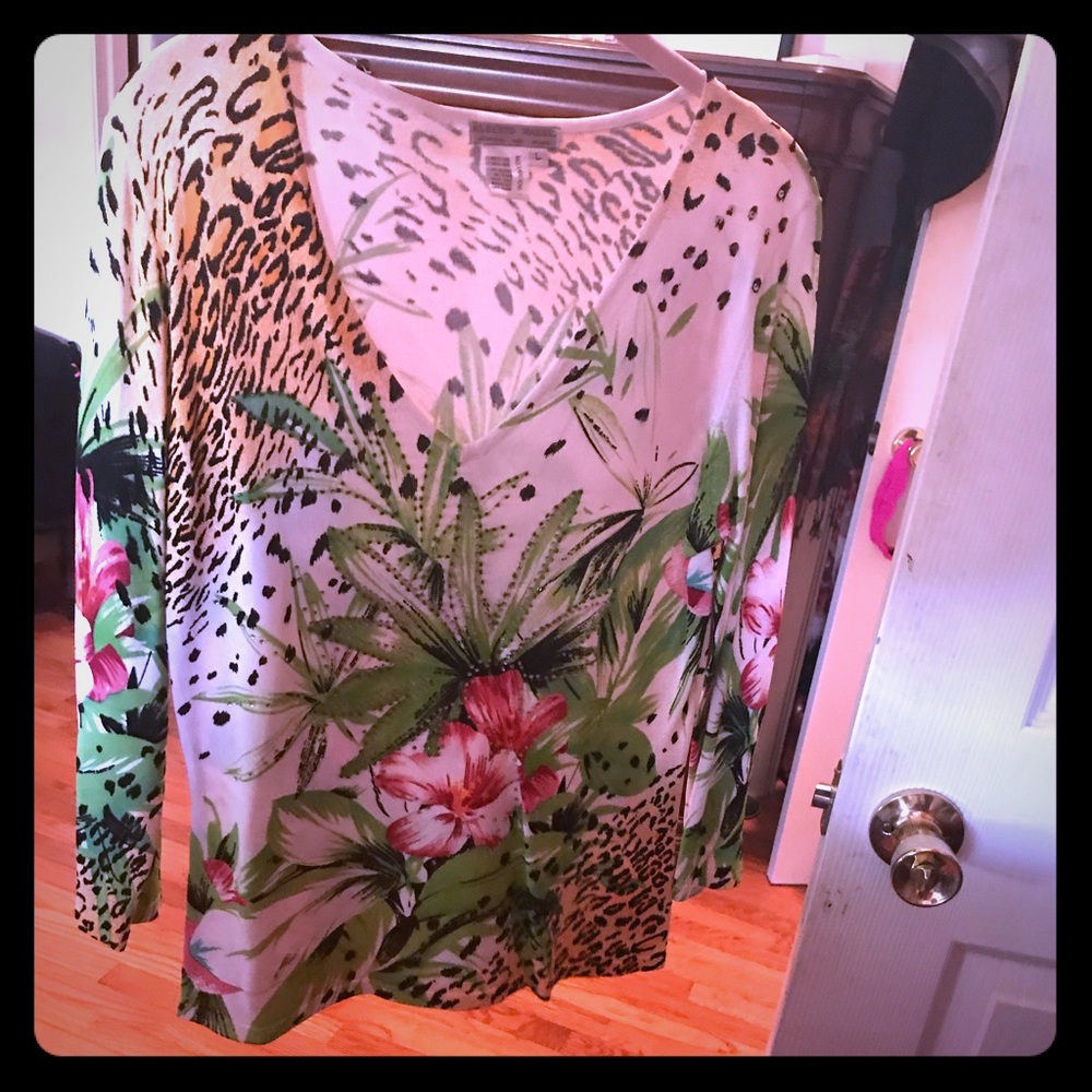 Beautiful Bright colorful v neck sweater